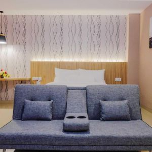 Front One Hotel Sragen